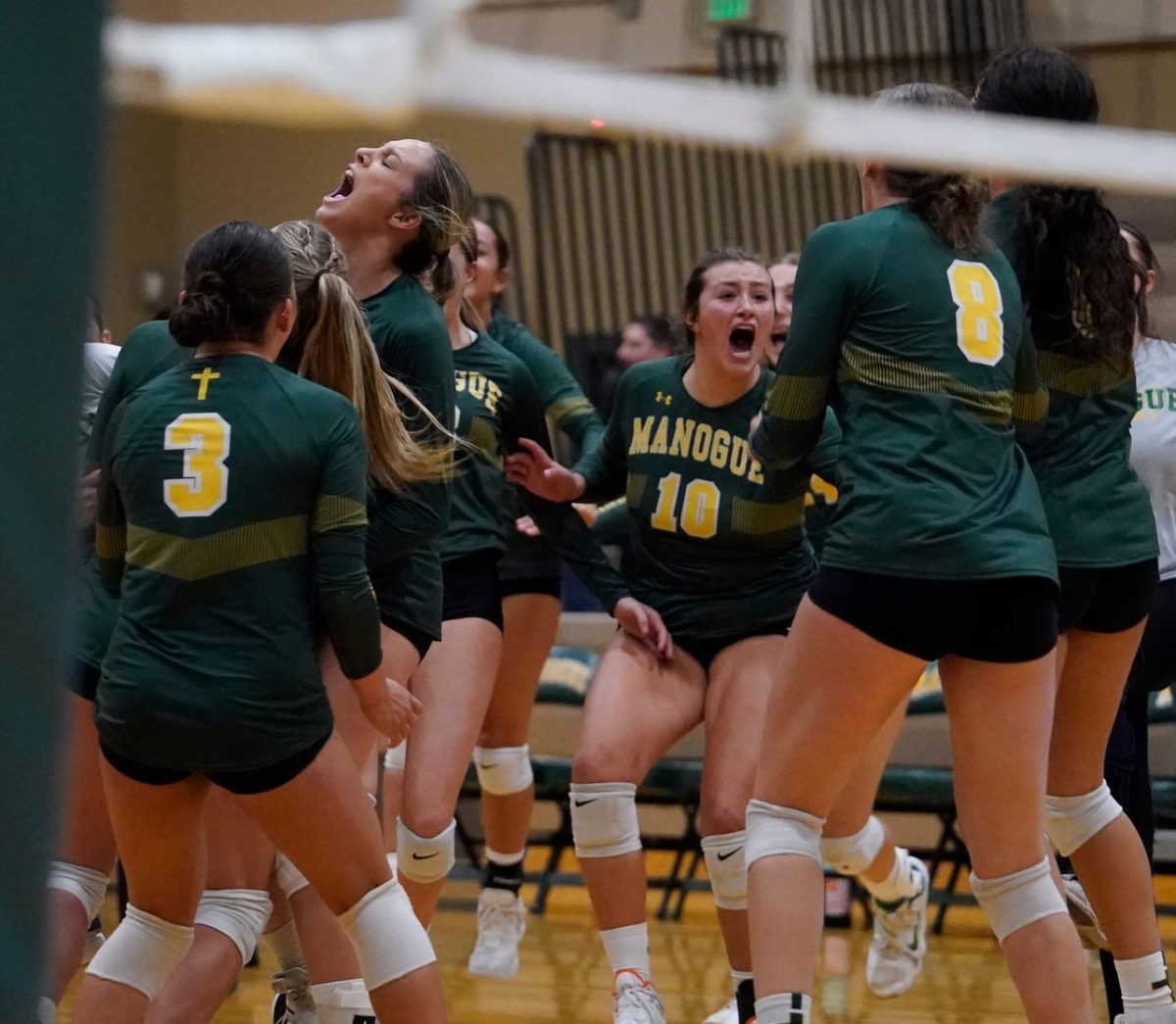 Manogue Volleyball Defeats Reno Huskies in Thrilling 5-Set Match