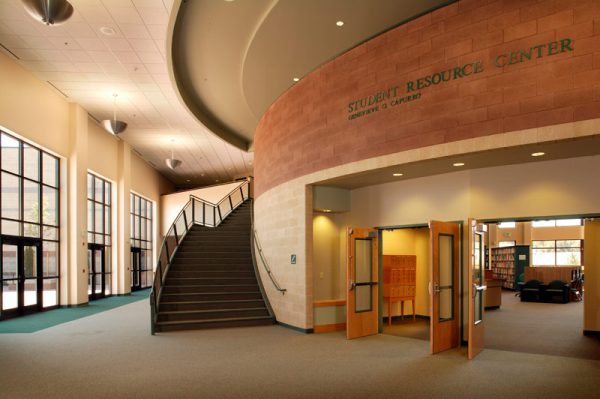 Freshmen Need to Be Taught Hallway Etiquette